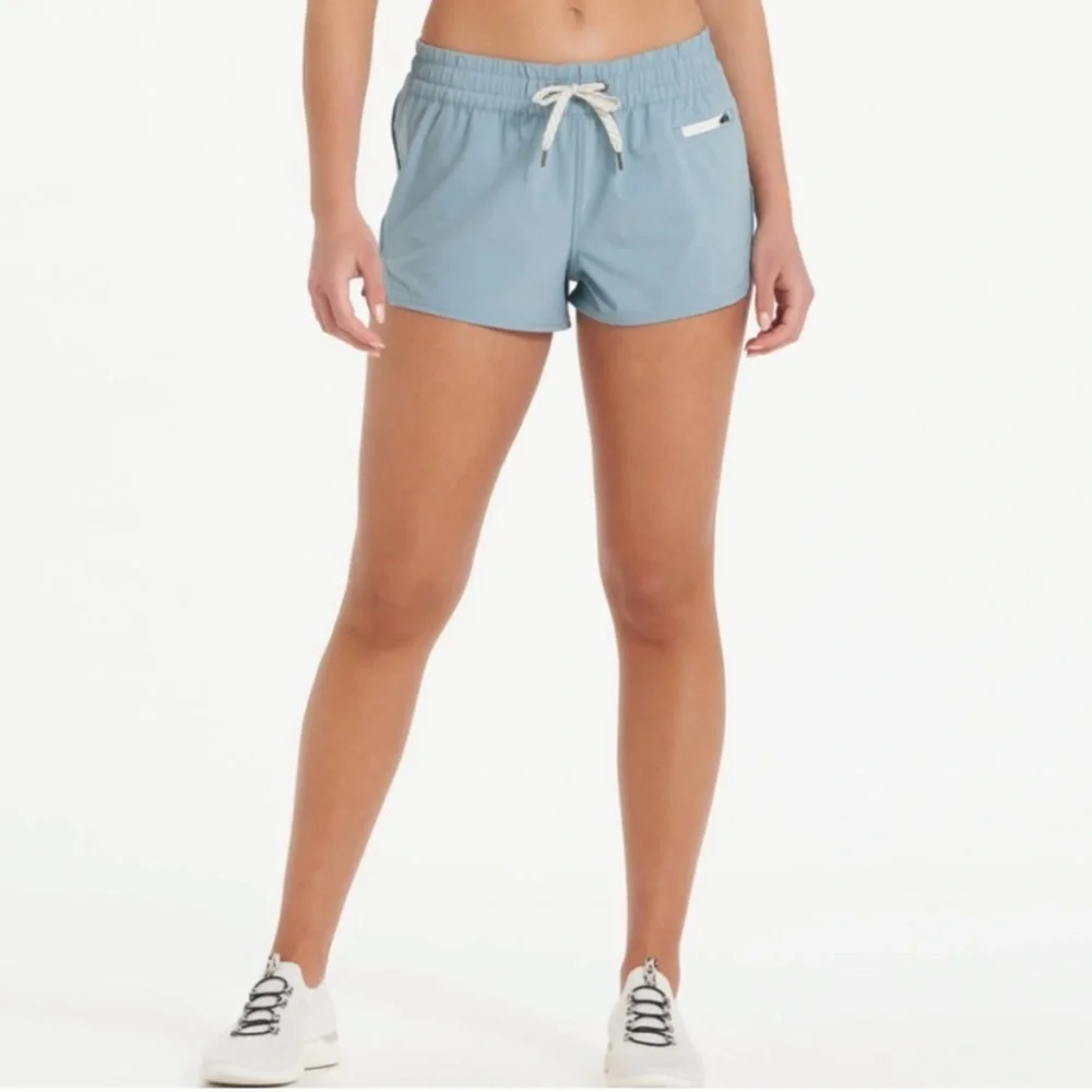 Vuori Clementine Shorts in Shade